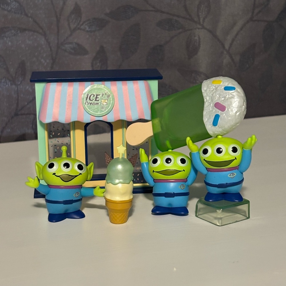 Disney - Miniso PIXAR Dessert Mystery Figure
